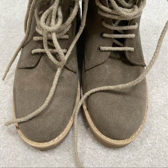 American Eagle Outfitters Vintage Women’s Suede Lace Up Boot - Picture 4 of 16